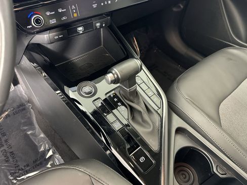 Used 2023 Kia Niro EX image 17