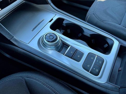 Used 2023 Ford Explorer XLT image 17