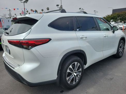 Used 2023 Toyota Highlander XLE FWD image 7