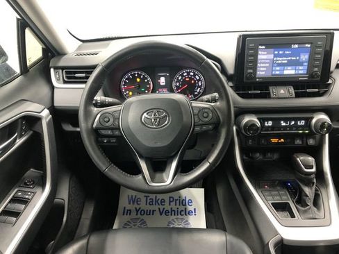 Used 2021 Toyota RAV4 XLE Premium AWD/4WD image 15