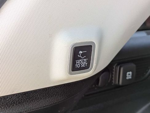 Used 2022 Jeep Grand Cherokee Limited AWD/4WD image 14