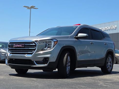 Used 2024 GMC Terrain SLT AWD/4WD image 11