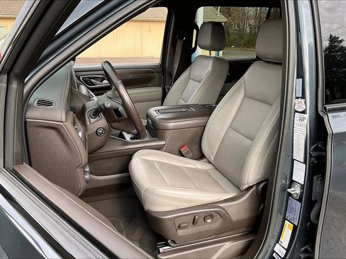 Used 2021 Chevrolet Suburban Z71 w/ Z71 Off-Road Package AWD/4WD image 21
