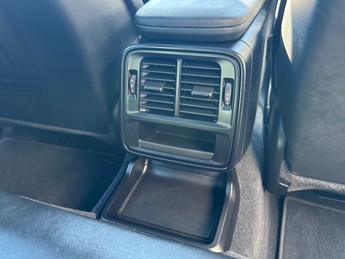 Used 2022 Porsche Taycan image 19