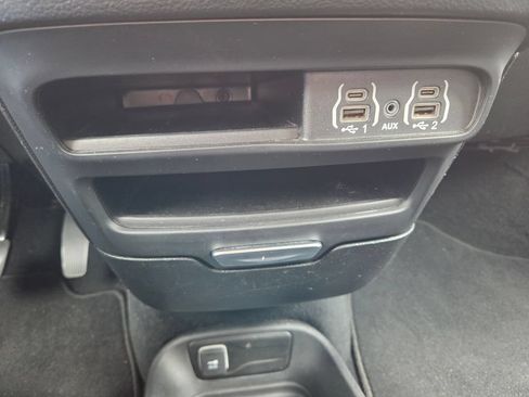 Used 2025 Chrysler Pacifica Select FWD image 28