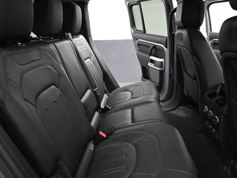 Used 2020 Land Rover Defender 110 SE AWD/4WD image 23