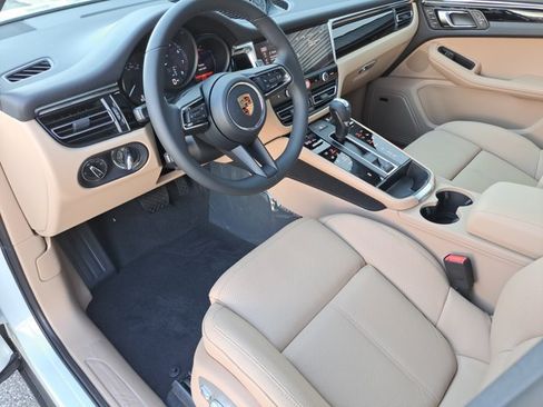 Used 2026 Porsche Macan AWD/4WD image 4