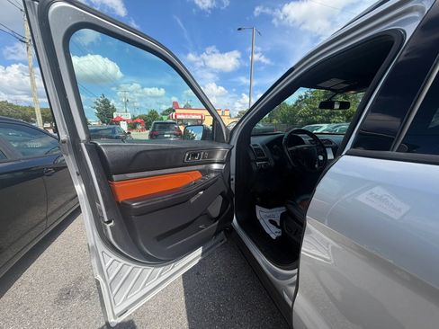 Used 2019 Ford Explorer XLT w/ Equipment Group 202A AWD/4WD image 8