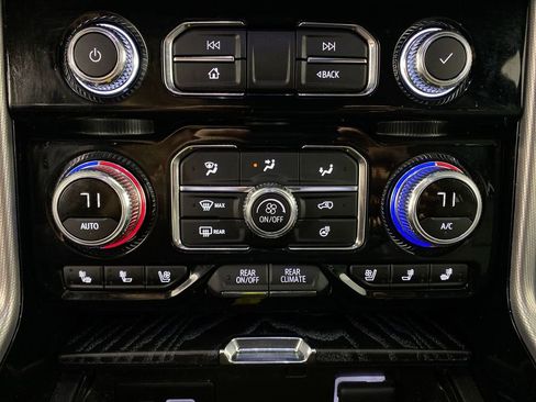 Certified 2024 GMC Yukon Denali w/ Advanced Technology Package image 18