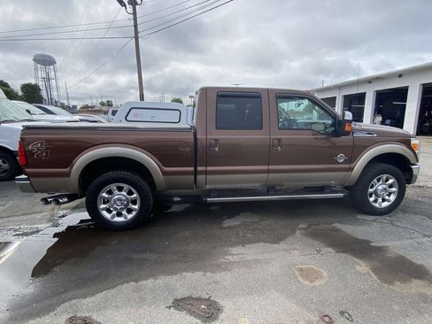 Used 2011 Ford F250 Lariat w/ Lariat Interior Pkg AWD/4WD image 5