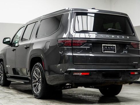 Used 2024 Jeep Wagoneer L Series II w/ Flexible Seating Group AWD/4WD image 10