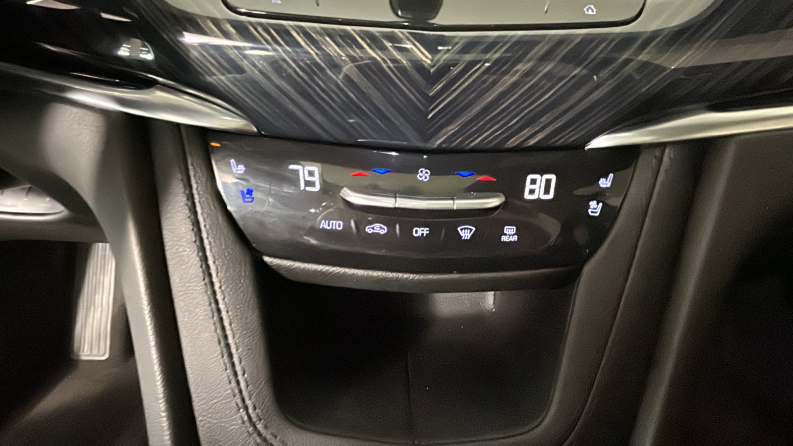 Used 2024 Cadillac XT6 Premium Luxury w/ Technology Package AWD/4WD image 27