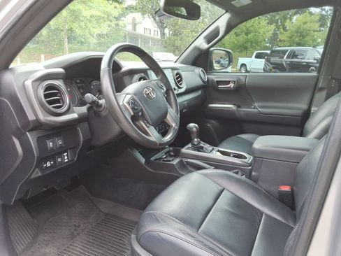 Used 2023 Toyota Tacoma TRD Off-Road w/ TRD Premium Off Road Package AWD/4WD image 21