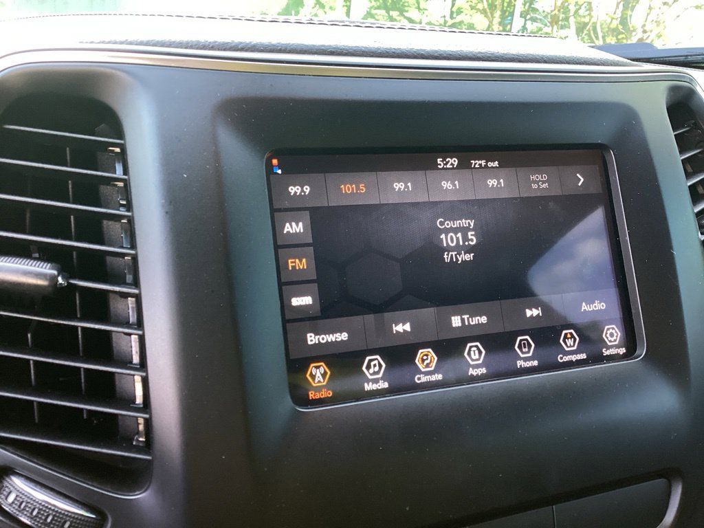 Used 2019 Jeep Cherokee Latitude Plus FWD image 5