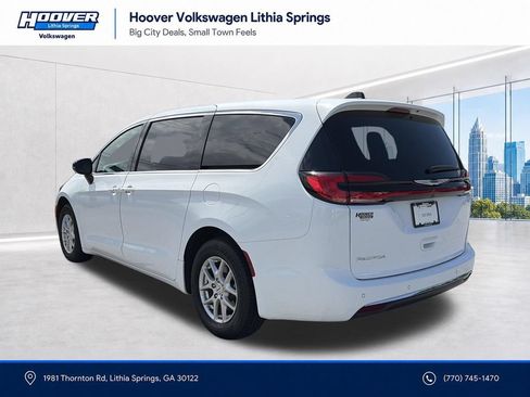 Used 2025 Chrysler Pacifica Select FWD image 23