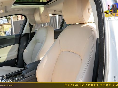 Used 2018 Jaguar XE RWD image 12