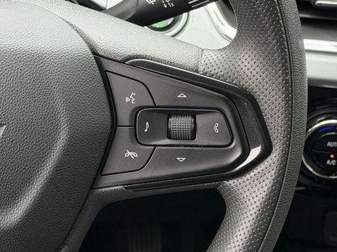 Used 2025 Chevrolet Trax LT FWD image 15