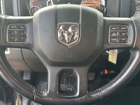 Used 2019 RAM 1500 Classic SLT w/ Luxury Group image 14