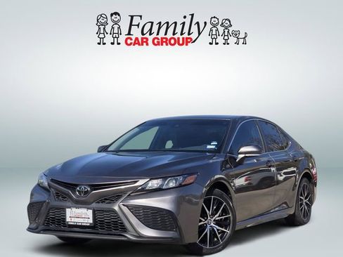Used 2024 Toyota Camry SE FWD image 1