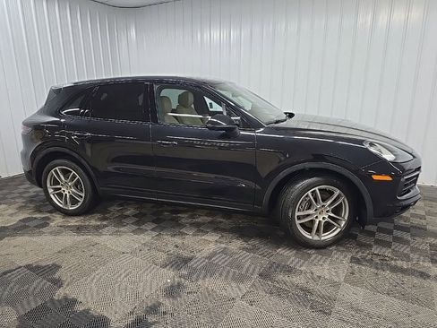 Used 2022 Porsche Cayenne image 1