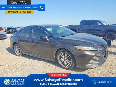 Used 2018 Toyota Camry XLE image 5