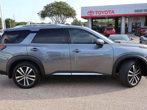 Used 2025 Nissan Pathfinder Platinum w/ Cargo Package FWD image 2