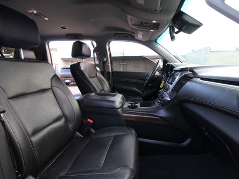 Used 2019 Chevrolet Suburban LT image 5