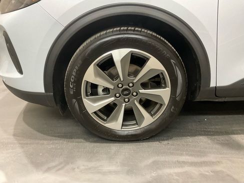 Used 2025 Ford Escape Platinum w/ Premium Technology Package image 6