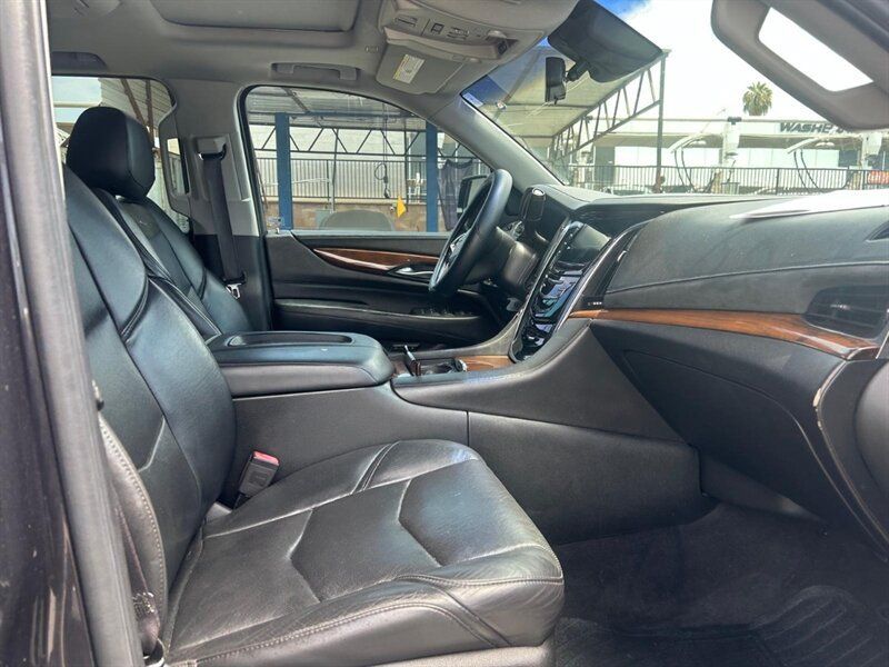 Used 2017 Cadillac Escalade ESV Premium Luxury AWD/4WD image 36