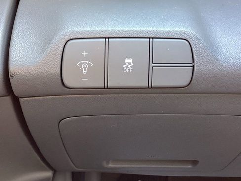 Used 2025 Hyundai Elantra SEL image 28