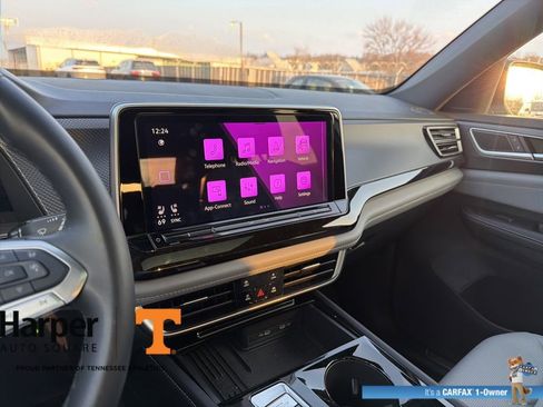 Used 2025 Volkswagen Atlas Cross Sport SEL R-Line image 16