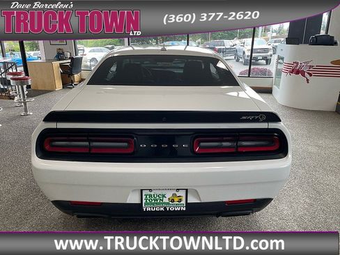 Used 2020 Dodge Challenger SRT Hellcat w/ Plus Package RWD image 4