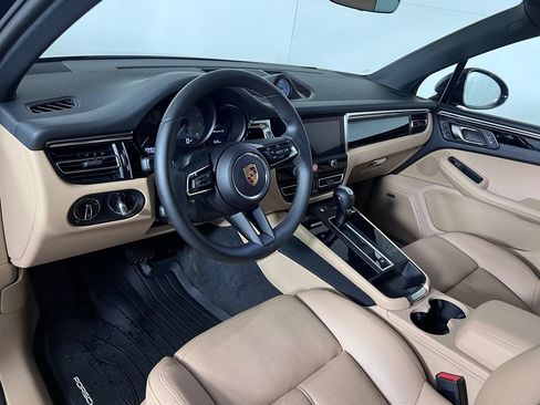 Certified 2024 Porsche Macan S AWD/4WD image 4
