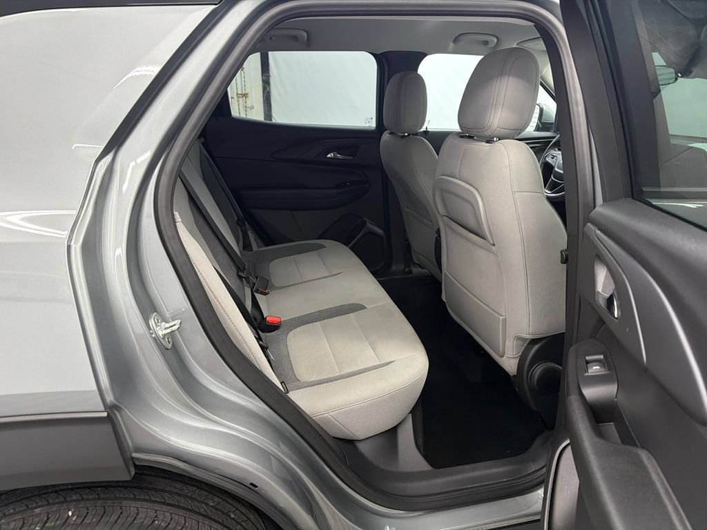 Used 2025 Chevrolet TrailBlazer LT FWD image 15