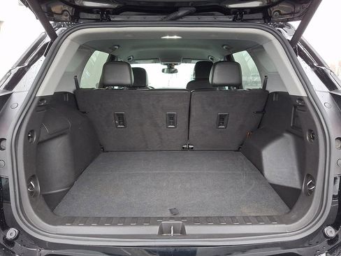 Used 2024 GMC Terrain SLT image 31