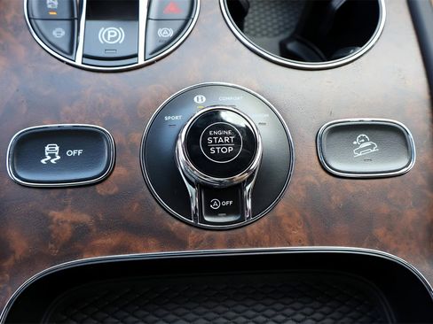 New 2025 Bentley Bentayga image 32