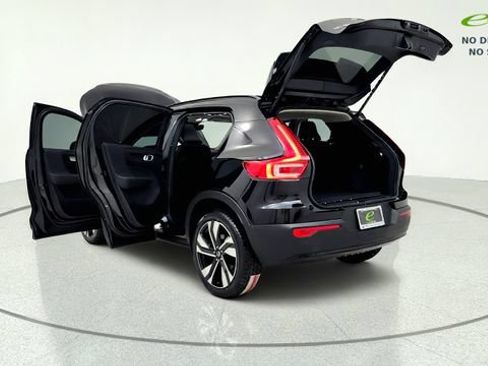 Used 2024 Volvo XC40 B5 Plus w/ Protection Package Premier AWD/4WD image 16