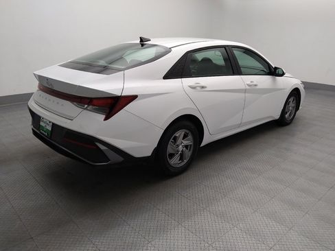 Used 2025 Hyundai Elantra SE FWD image 10