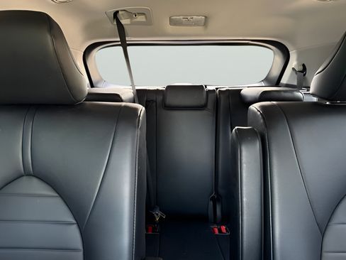 Used 2022 Toyota Highlander XLE AWD/4WD image 28