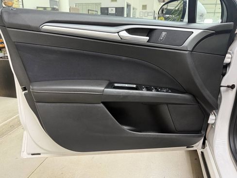 Used 2013 Ford Fusion SE FWD image 10