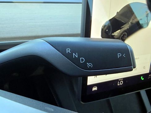 Used 2022 Tesla Model Y Performance AWD/4WD image 13