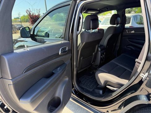 Used 2019 Jeep Grand Cherokee Laredo image 9