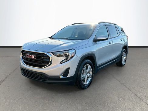 Used 2020 GMC Terrain SLE w/ Driver Convenience Package image 3