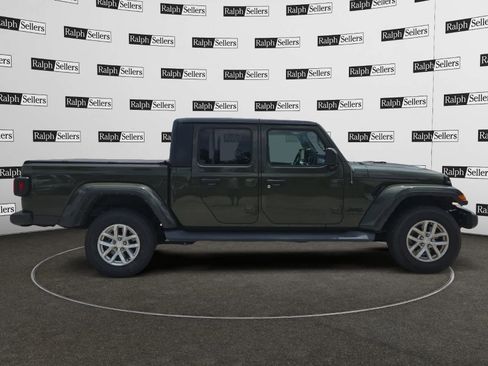 Used 2023 Jeep Gladiator Sport AWD/4WD image 7