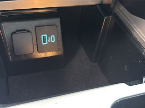 Used 2024 Ford Explorer XLT w/ Equipment Group 202A image 20