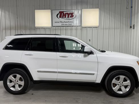 Used 2013 Jeep Grand Cherokee Laredo image 2