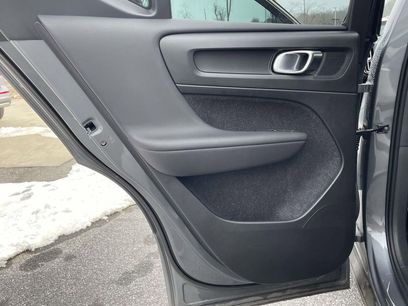 Used 2019 Volvo XC40 T5 Momentum