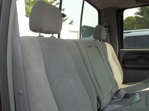 Used 2004 Ford F250 XLT image 7