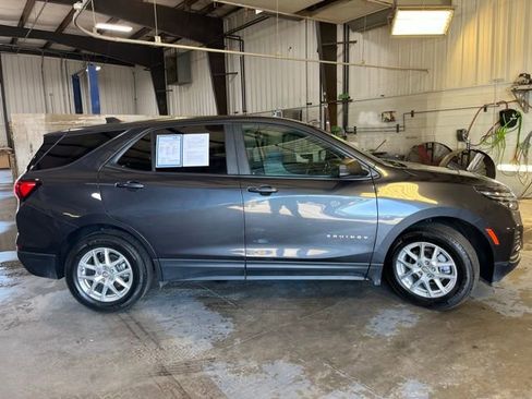 Used 2022 Chevrolet Equinox LS AWD/4WD image 5