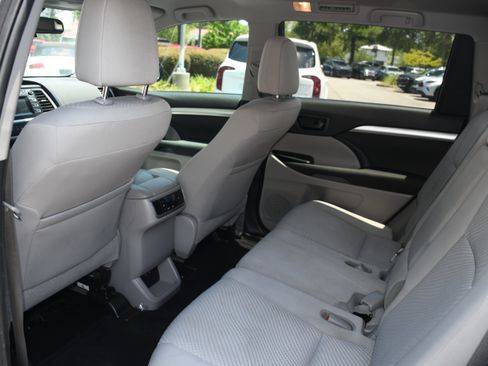 Used 2019 Toyota Highlander LE FWD image 14